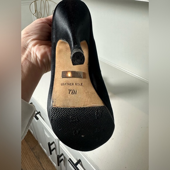 Badgley Mischka Black Satin Peep Toe Heels 7.5M Crystal Embellished Formal Pumps - Picture 9 of 9